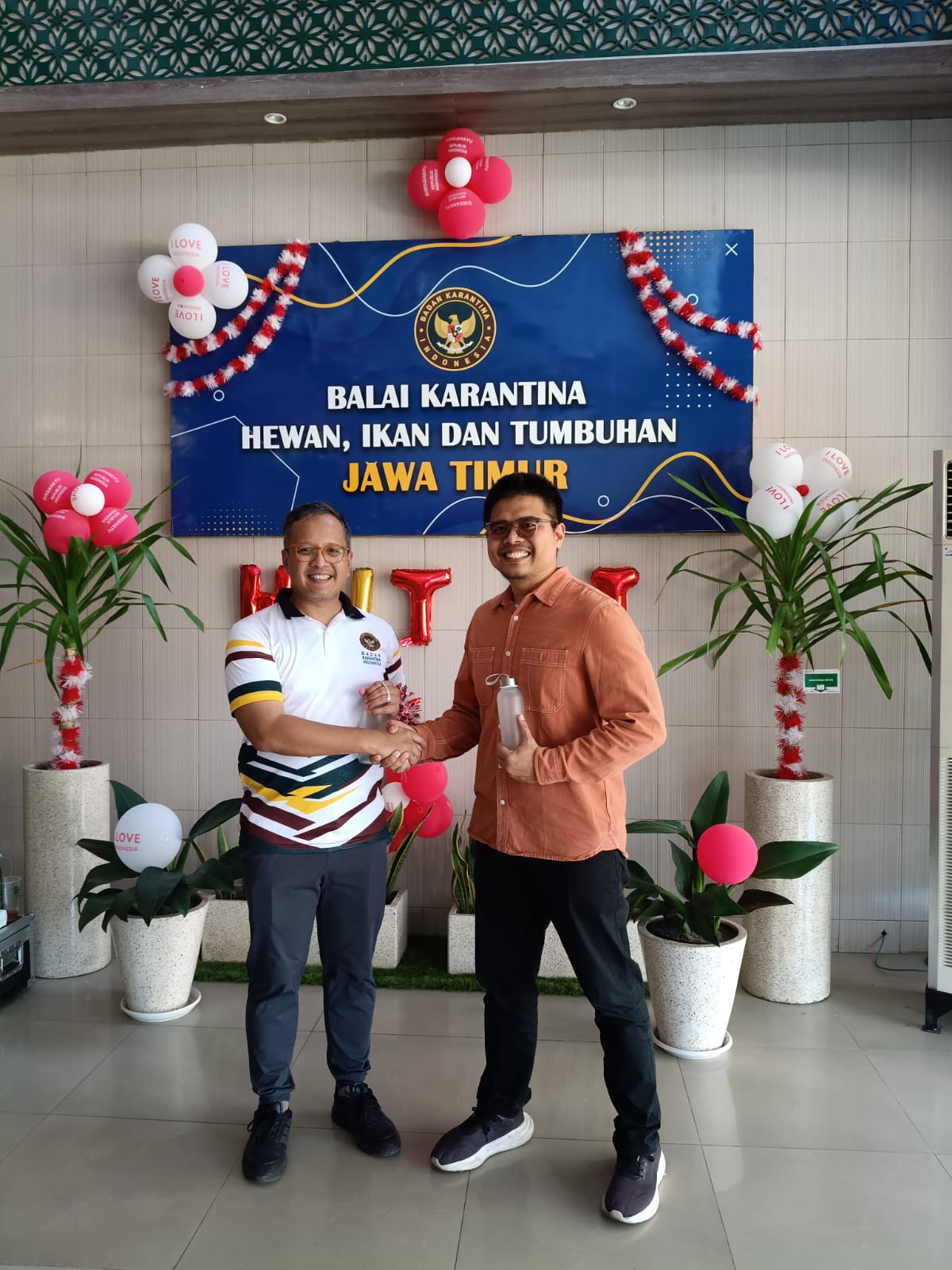 Aksi Nyata Jelang Kemerdekaan: GLS Kawal Pencanangan “BKHIT Jatim Free From Plastic Bottle”
